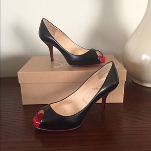 Christian Louboutin Peep-toe Pumps 👠